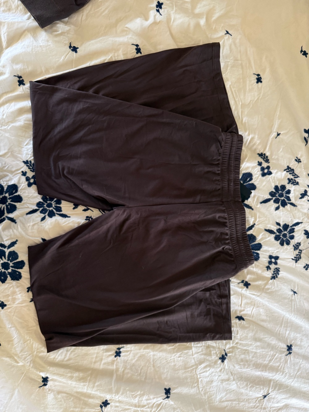 Aritzia golden active set - Picture 5 of 11